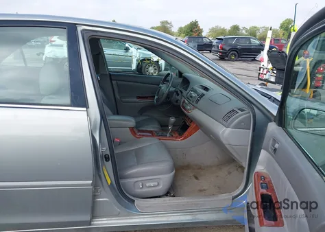 2005 Toyota Camry Xle V6 z USA, uszkodzony, nr VIN 4T1BF30K45U614197